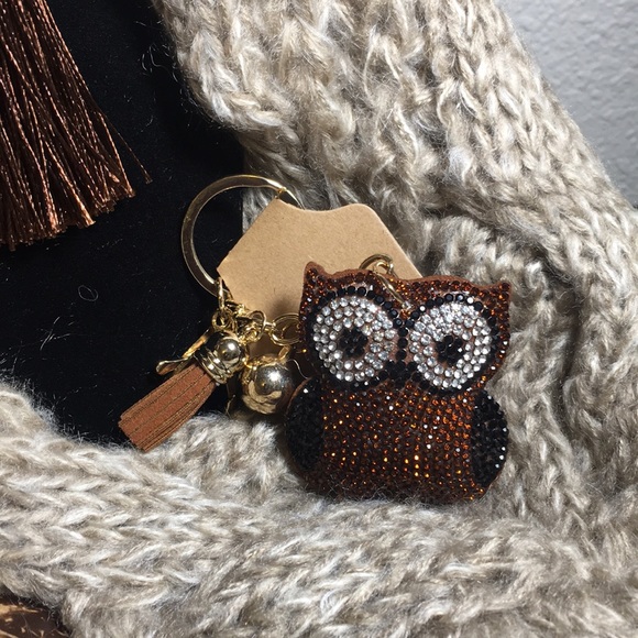 Fringe Infinity scarf, earrings and keychain - Picture 3 of 4